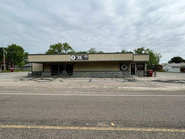 228 W Grand Street, Whitewright, TX 75491 - View 2