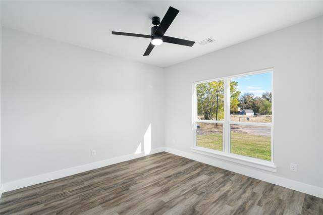 304 Kelcey Court, Trenton, TX 75490 - More