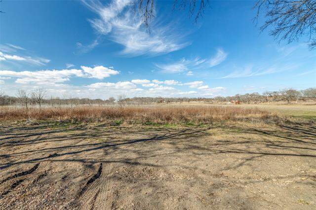 2023 Joe Davis Road, Whitewright, TX 75491 - View 4