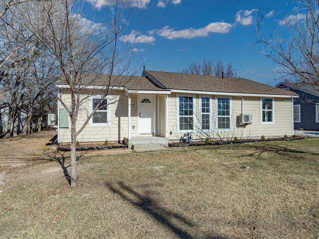 807 Adkins Street, Bowie, TX 76230 - View 3
