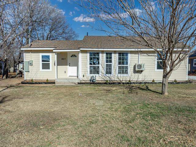 807 Adkins Street, Bowie, TX 76230 - View 4