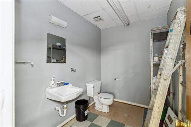 222 N Commerce Street, Corsicana, TX 75110 - More