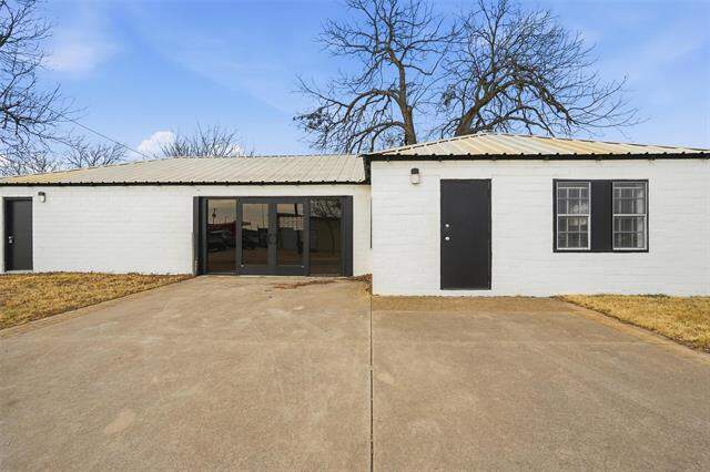 129 N Magnolia Street, Crowley, TX 76036 - View 2