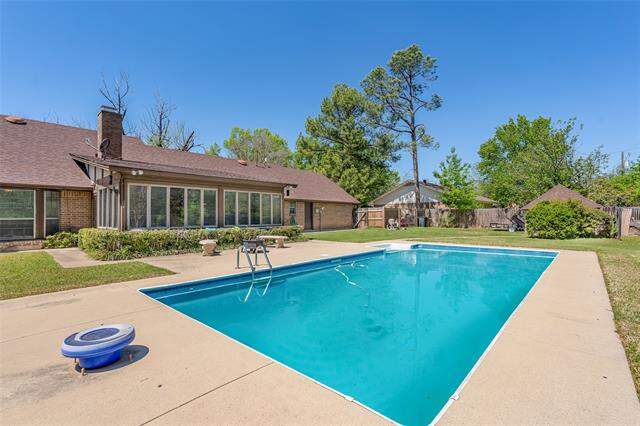 2015 Edgewood Drive, Bridgeport, TX 76426
