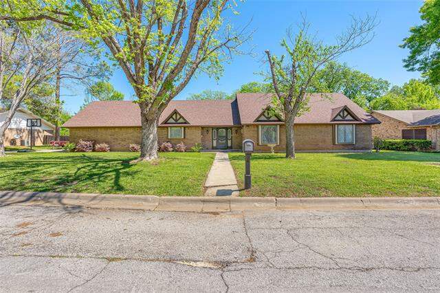 2015 Edgewood Drive, Bridgeport, TX 76426 - View 2