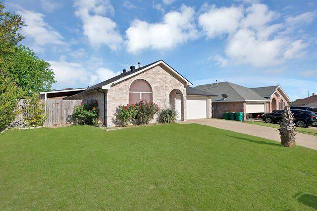 828 Windswept Drive, Cedar Hill, TX 75104 - View 2