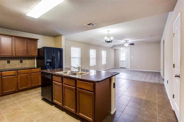 1121 Rainer Drive, Princeton, TX 75407 - View 3