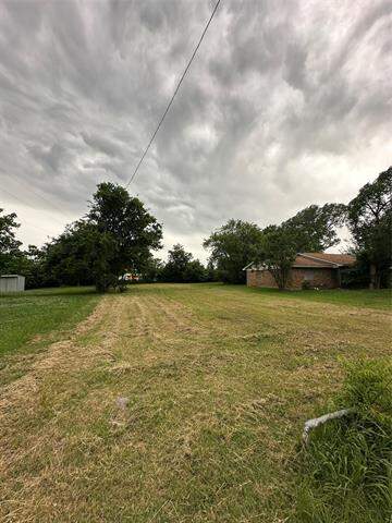 316 E Davis Street, Howe, TX 75459 - View 3