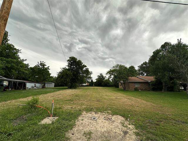 316 E Davis Street, Howe, TX 75459 - View 4