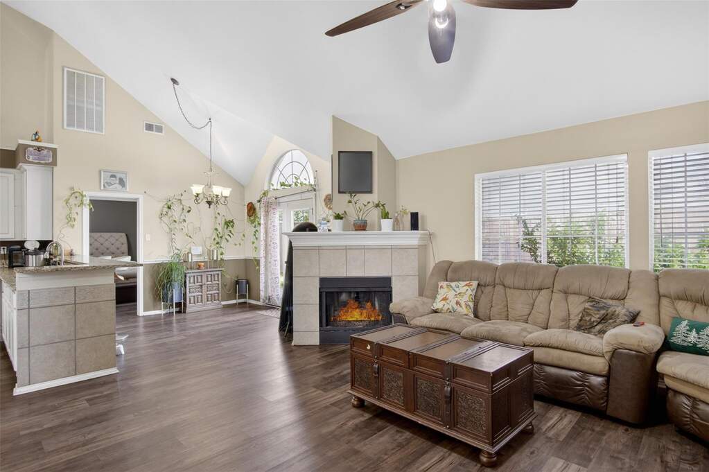 10115 Andre Drive, Irving, TX 75063 - More