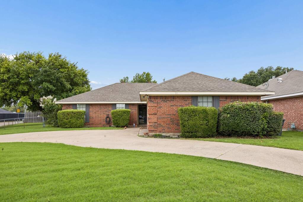 301 Southlake Drive, Forney, TX 75126 - View 2
