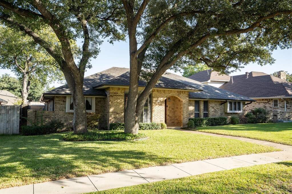 75m0d10 Developer 1305 Stonewood Drive, Carrollton, TX 75006 | MLS# 21403963 ...