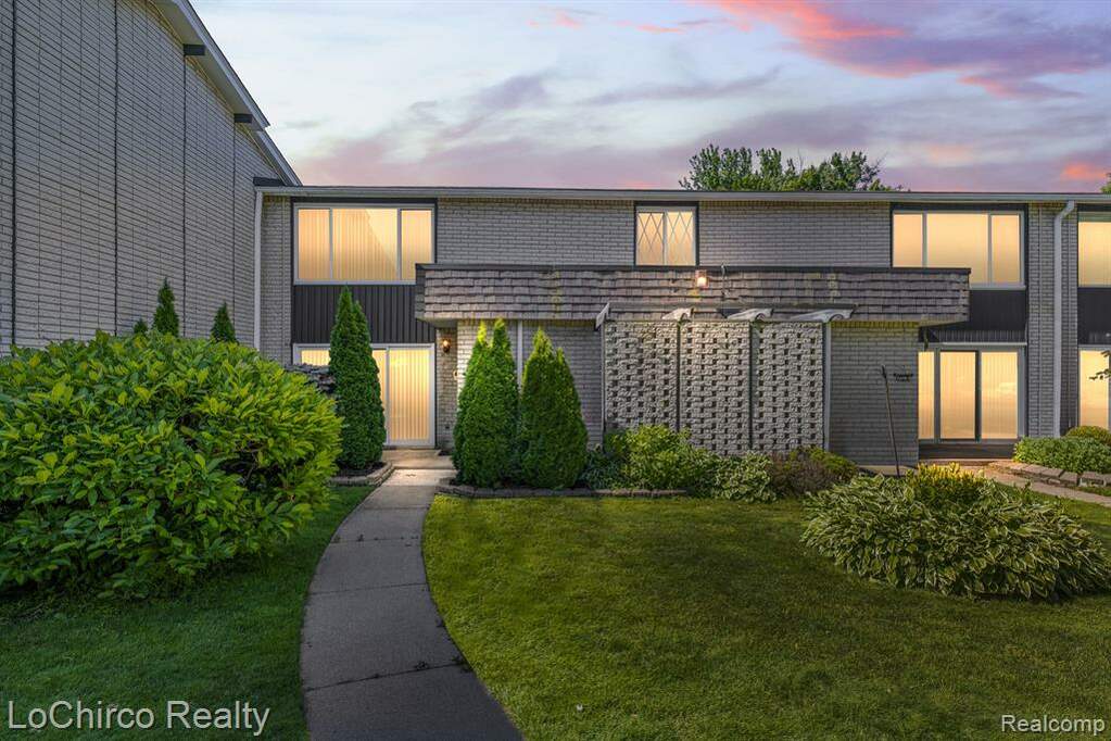 8248 Karam Boulevard 4, Warren, MI 48093 MLS 20221007136