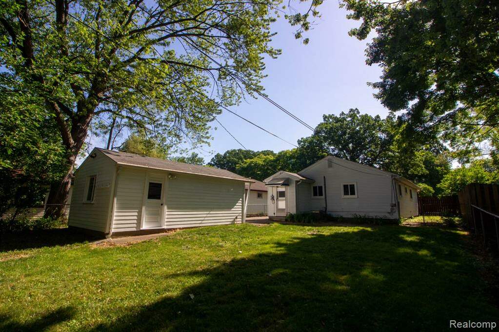 18173 Deering Street Livonia, Michigan 48152 MLS 20221009552