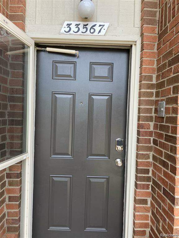 33567 Pondview Circle, Livonia, MI 48152 MLS 20221020668
