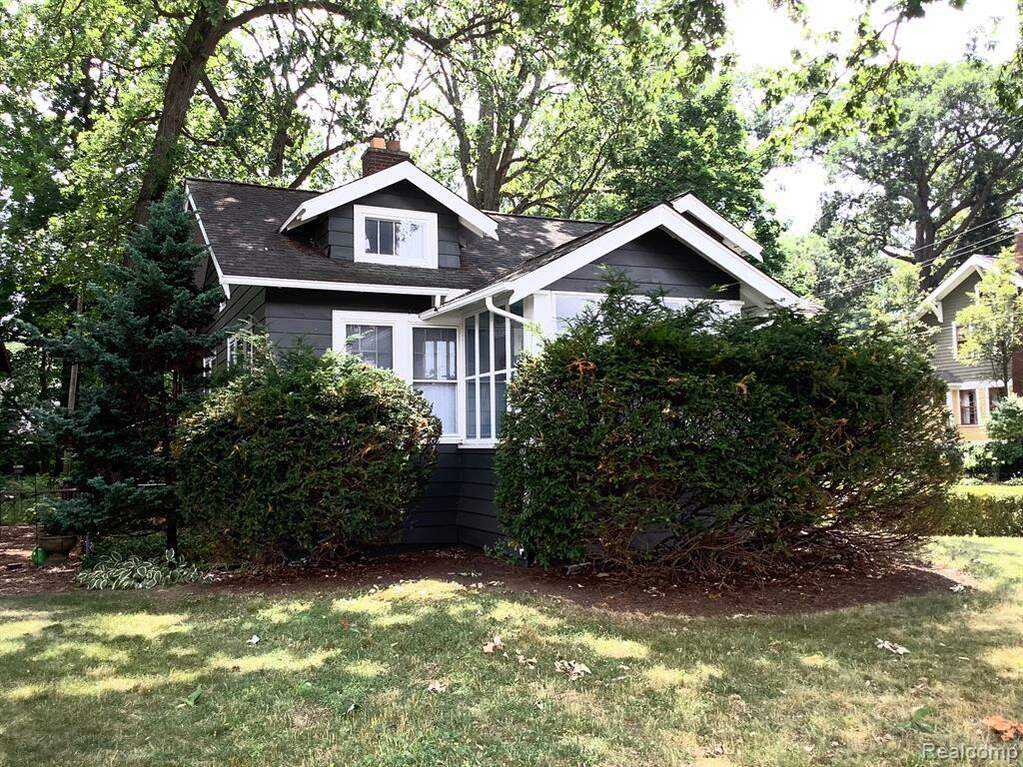 929 W 11 Mile Road, Royal Oak, MI 48067 MLS 20221021206 properties