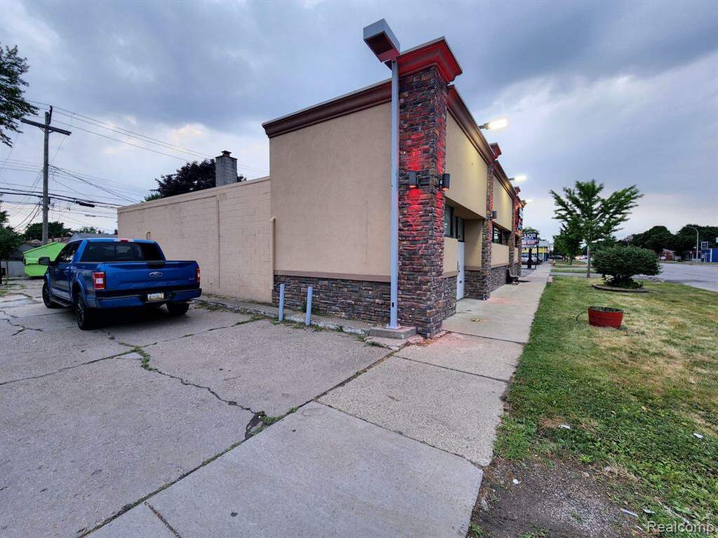 5236 Allen Road Allen Park, Michigan 48101 MLS 20221022570