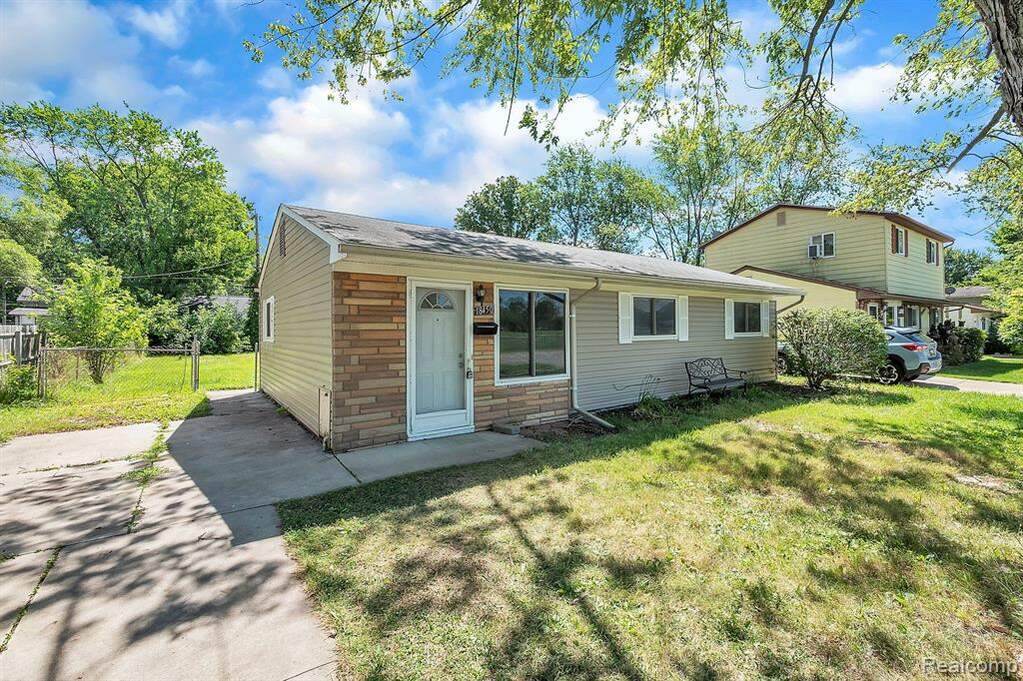 18450 Kinloch, Redford Twp, MI 48240 MLS 20221025200 properties