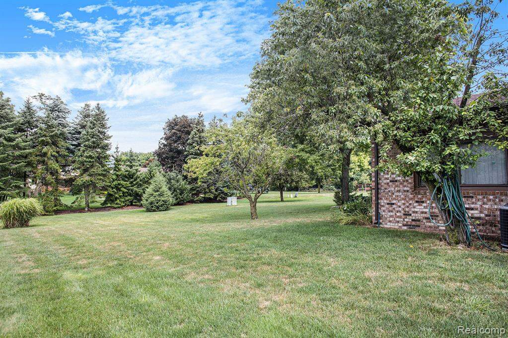 18093 Myron Street, Livonia, MI 48152 MLS 20221028910 properties