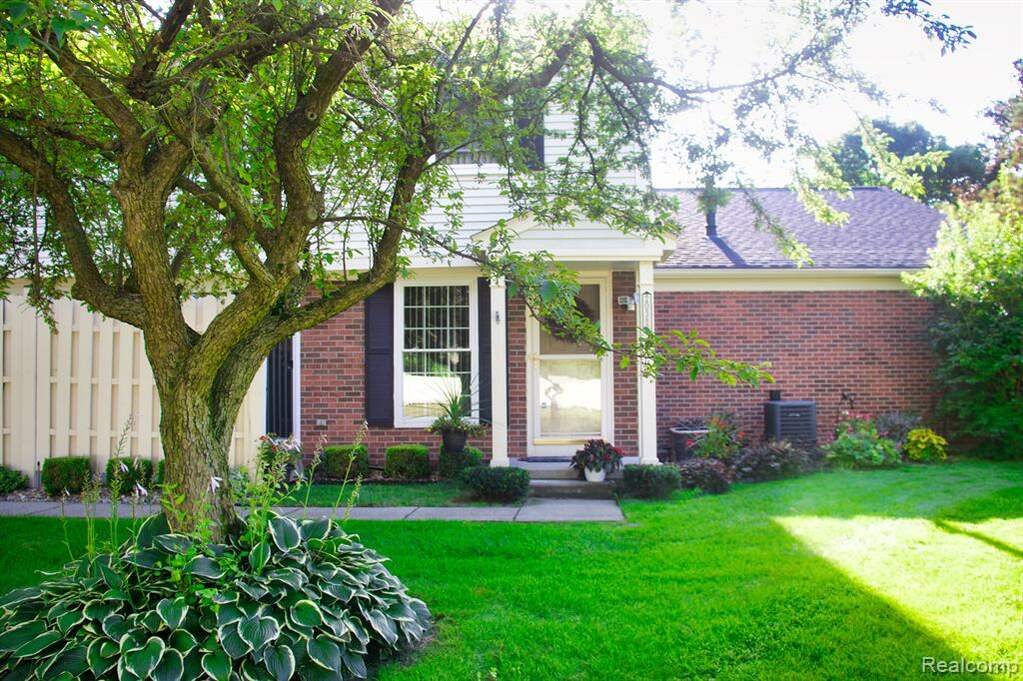 2038 Hidden Meadows Drive B, Walled Lake, MI 48390 MLS 20221030738