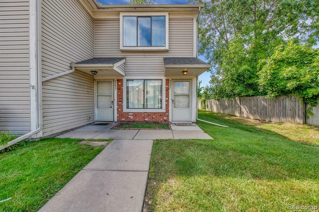 30677 Hidden Pines Lane 120, Roseville, MI 48066 MLS 20221032771