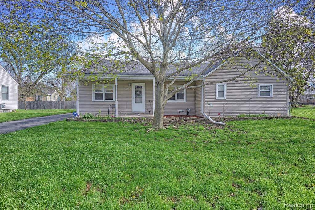 2237 Lincoln Manor Drive, Grand Blanc Twp, MI 48507 MLS 20221056108