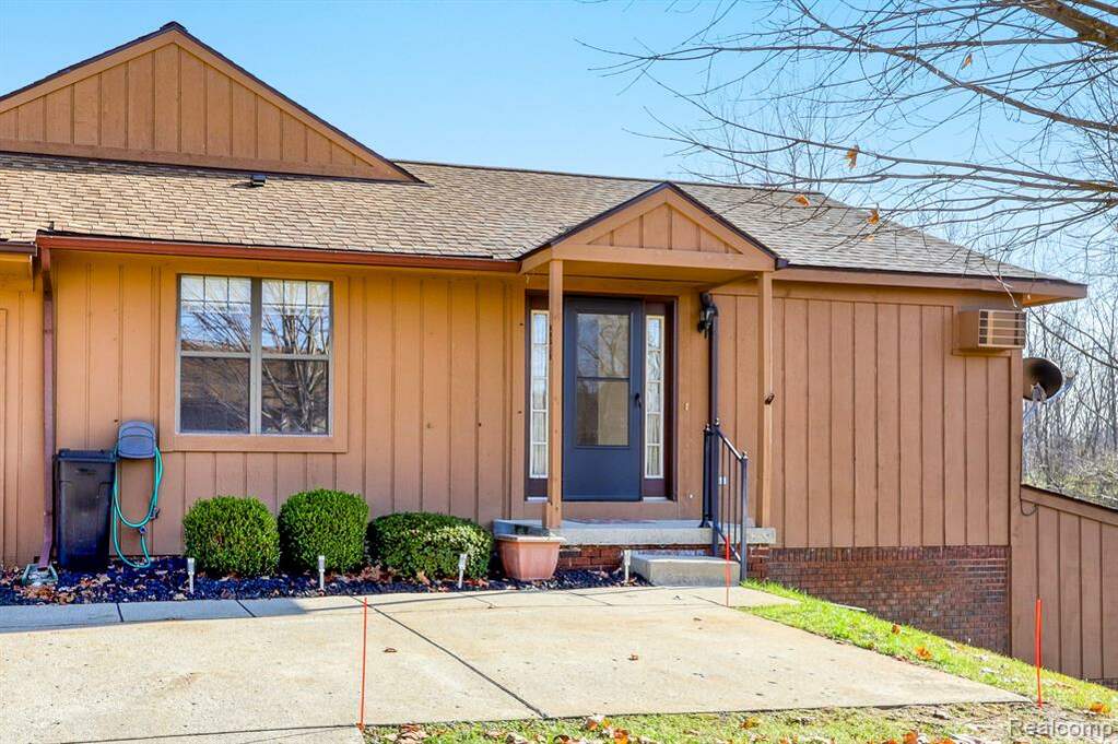 11900 Lexington Drive 4, Green Oak Twp, MI 48178 MLS 20221058070