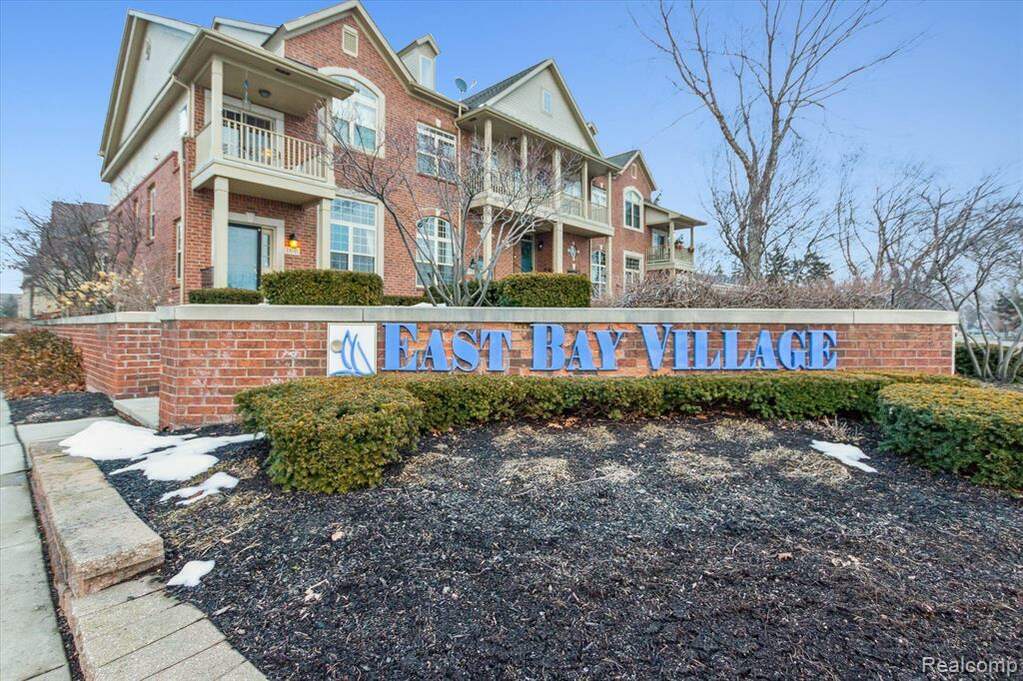 472 Old Pine Way 163, Walled Lake, MI 48390 MLS 20230009722 properties REMI Christie's