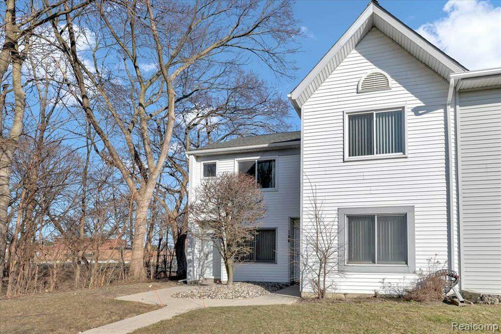 16 Rose Petal, Mt. Clemens, MI 48043 MLS 20230010010 properties