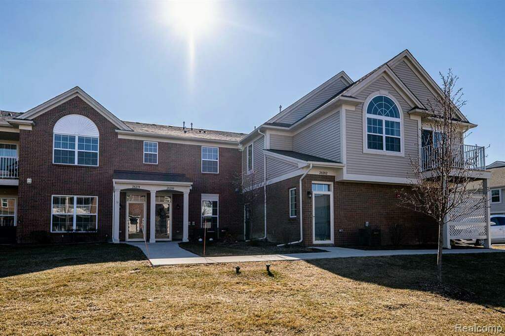 28282 South Pointe Lane, Chesterfield Twp, MI 48051 MLS 20230011152