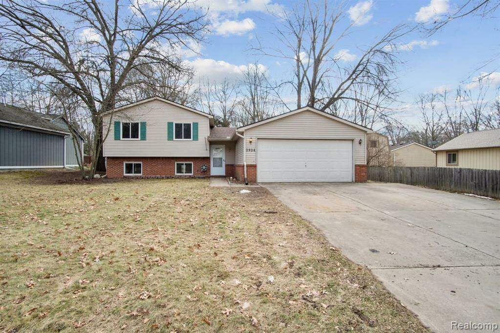 2924 Harding Street, Hamburg Twp, MI 48169 MLS 20230011716 properties SE Michigan