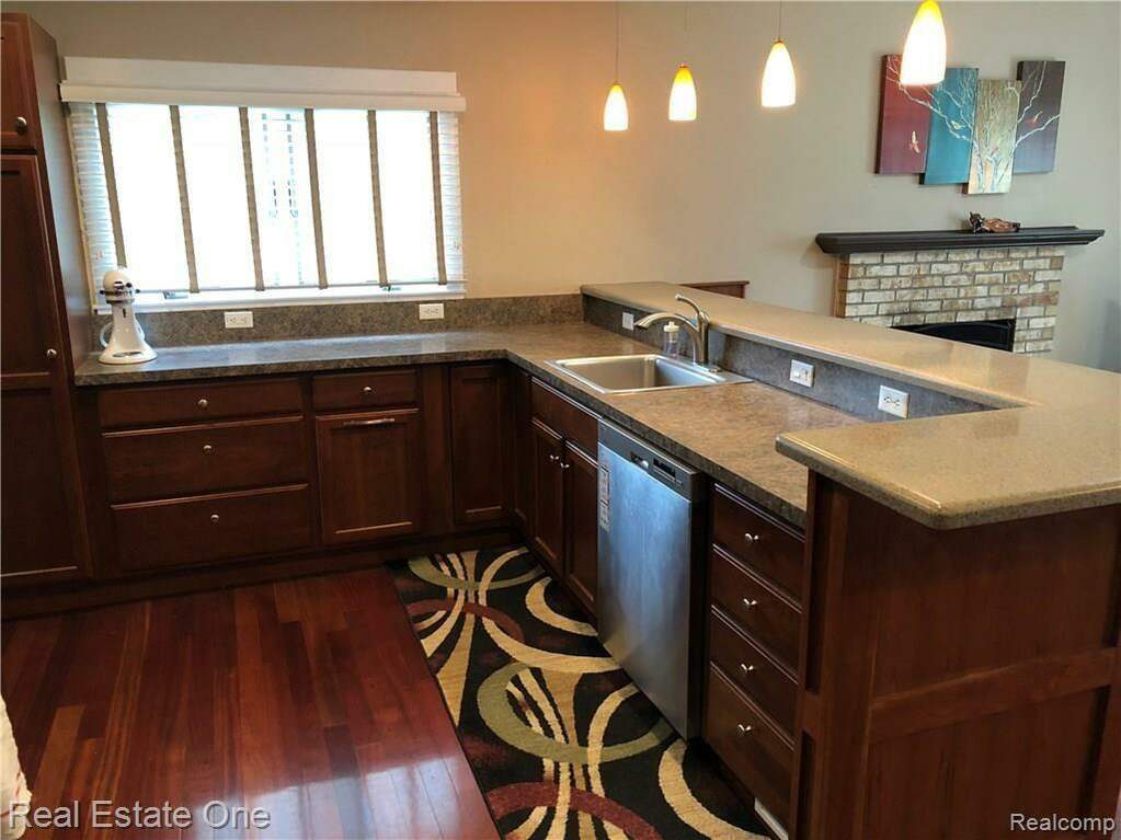 44602 Huntington Drive, Novi, MI 48375 MLS 20230015177 properties