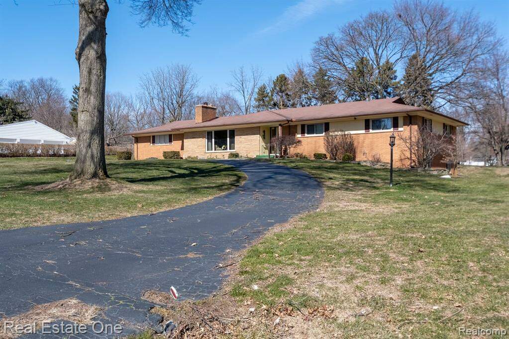 2140 Charnwood Drive, Troy, MI 48098 MLS 20230020665 properties