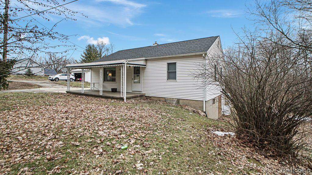 151 S Maple Leaf Road, Elba Twp, MI 48446 MLS 20230021148