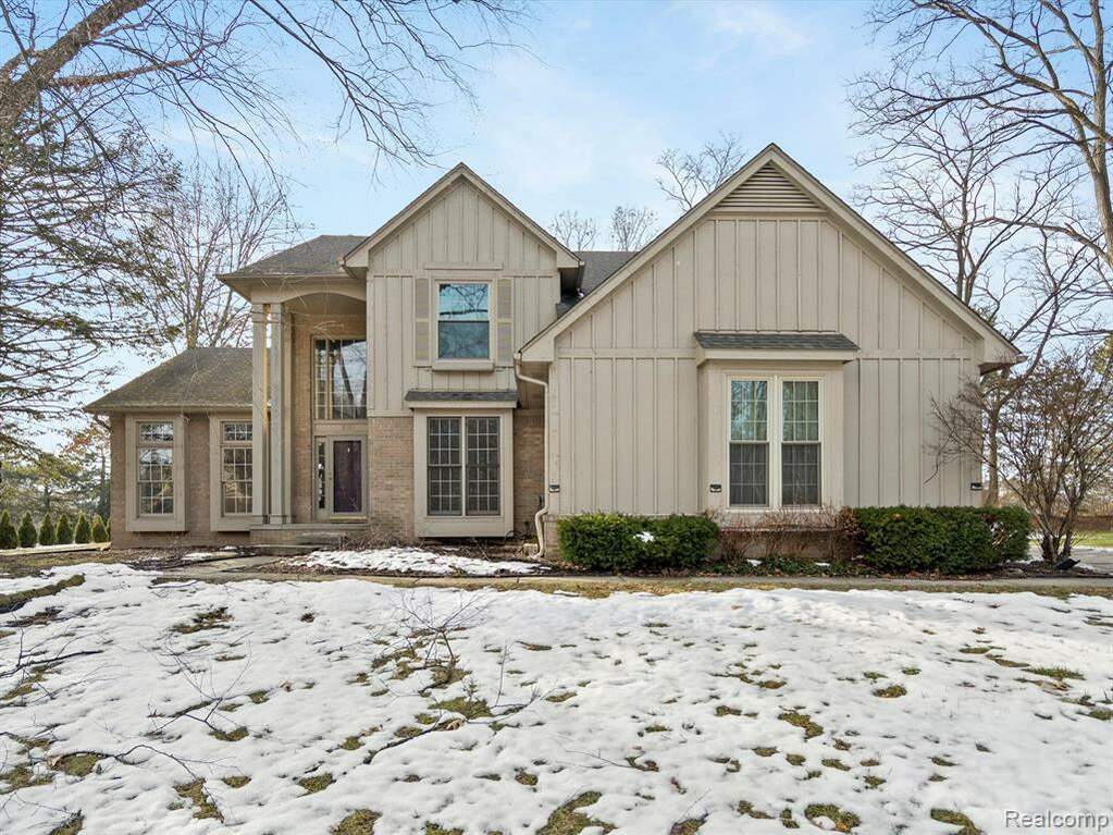 2808 Water Oaks, Orchard Lake Village, MI 48324 MLS 20230021348