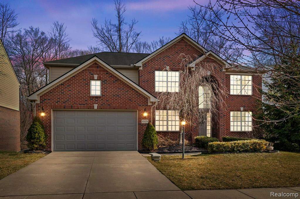 41679 Steinbeck Glen, Novi, MI 48377 MLS 20230021505 properties