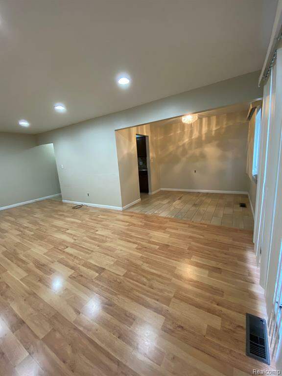 39441 Van Dyke Avenue 203, Sterling Heights, MI 48313 MLS