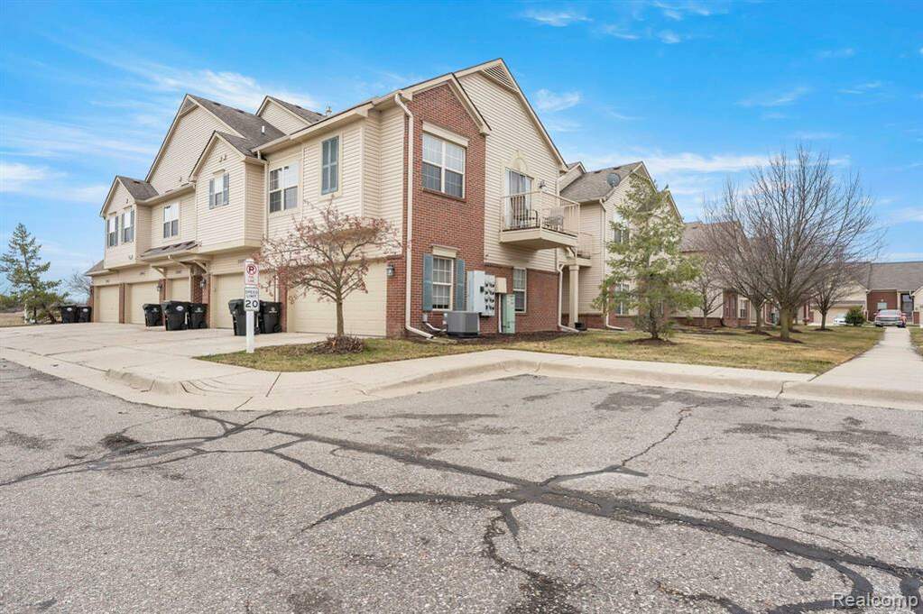 23895 Greenwood Drive S, Woodhaven, MI 48134 MLS 20230022553