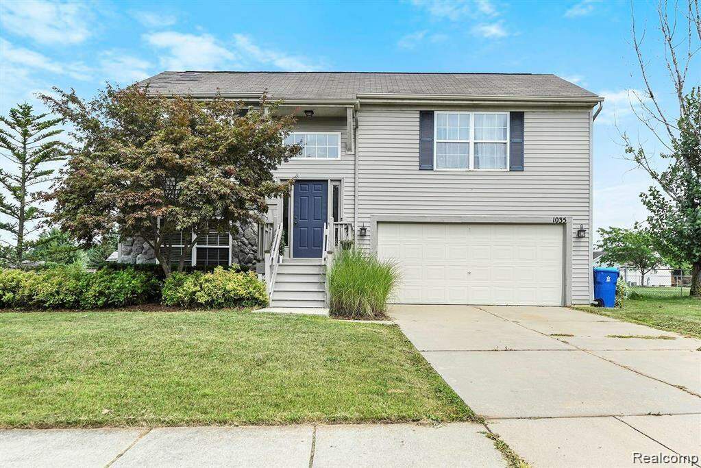 1035 Parkview Street, Fenton, MI 48430 MLS 20230023382 properties