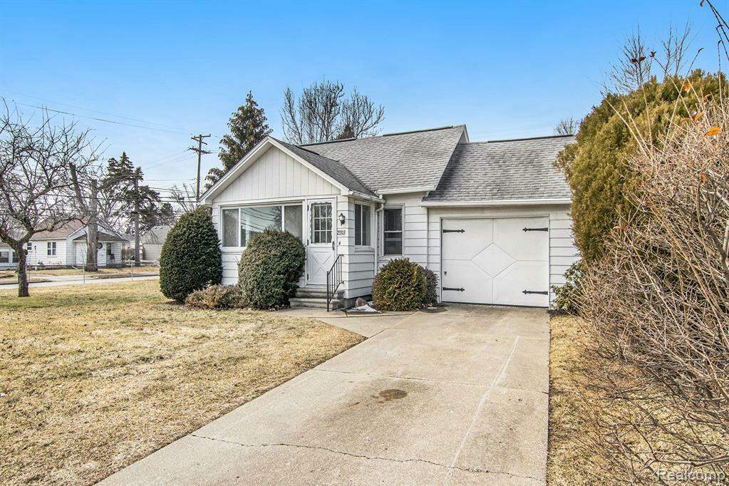23313 Hughes Avenue, Hazel Park, MI 48030 MLS 20230023791 properties