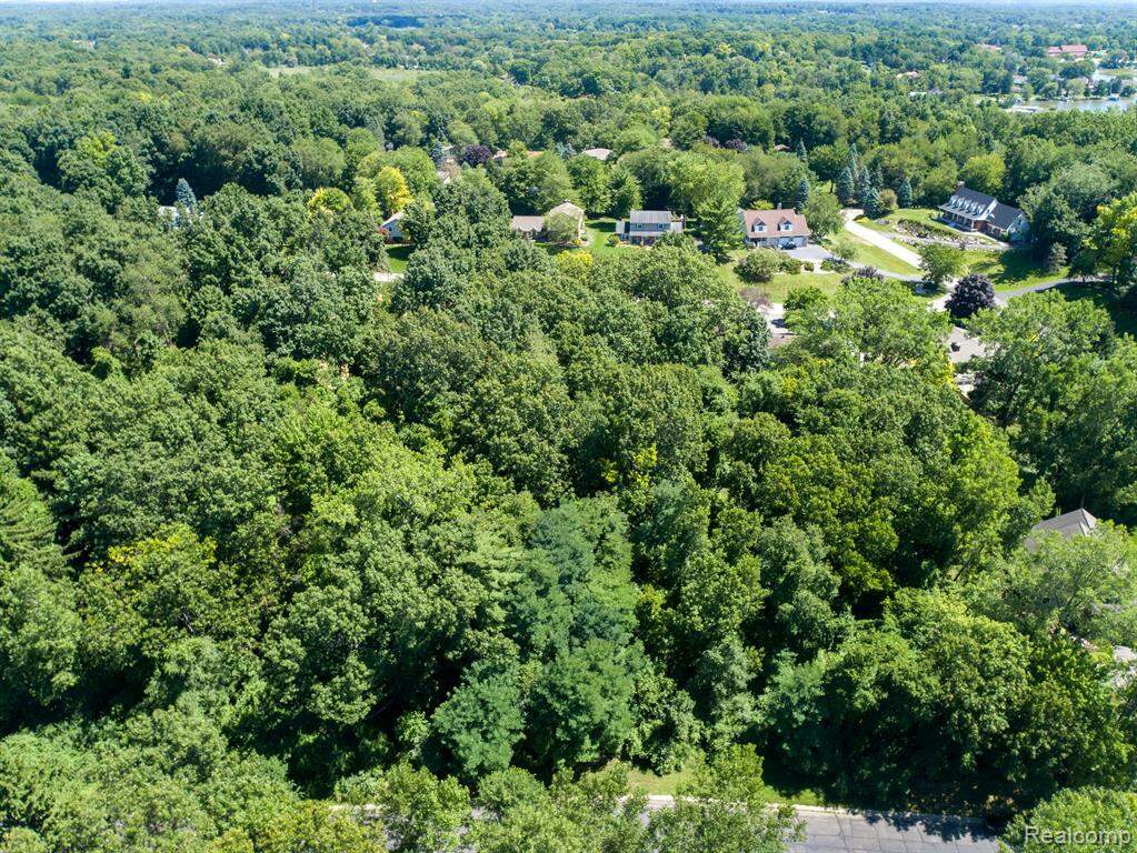 07 Hideaway Beach Drive, Brighton Twp, MI 48114 MLS 20230024215