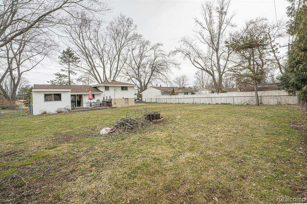 2330 N Pontiac Trail, Commerce Twp, MI 48390 MLS 20230024871