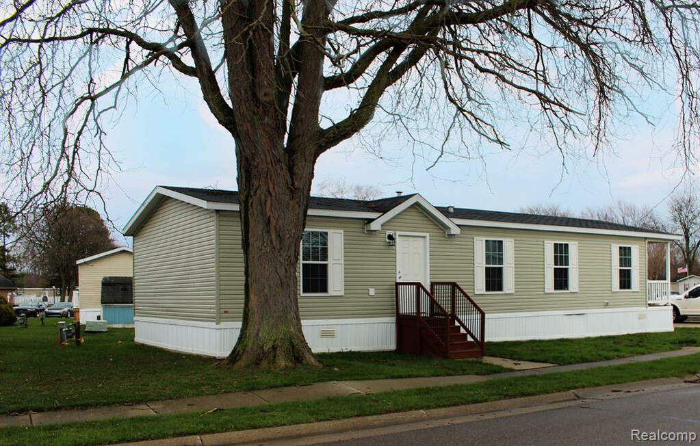 155 Carmell, Belleville, MI 48111 MLS 20230025236 properties