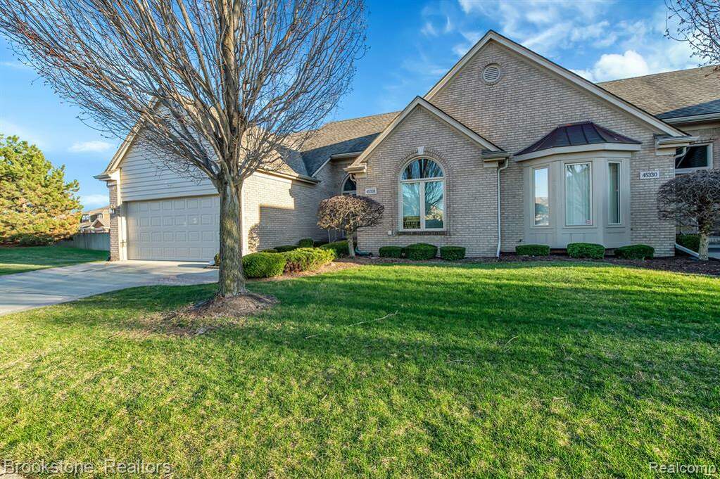 45338 Diamond Pond Drive, Twp, MI 48044 MLS 20230025932