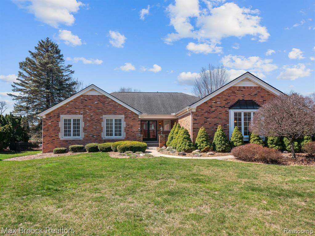 302 Eckford Drive, Troy, MI 48085 MLS 20230026301 properties REMI