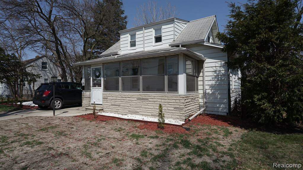 21047 Outer Drive, Dearborn, MI 48124 MLS 20230026334 properties