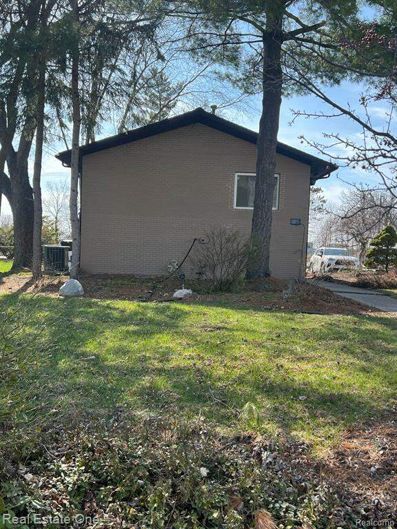 1250 Byron Road, Howell, MI 48843 MLS 20230026418 properties SE