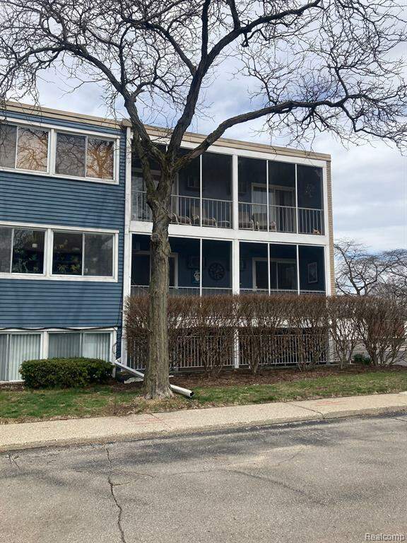2419 Riverside Drive 103, Trenton, MI 48183 MLS 20230026479
