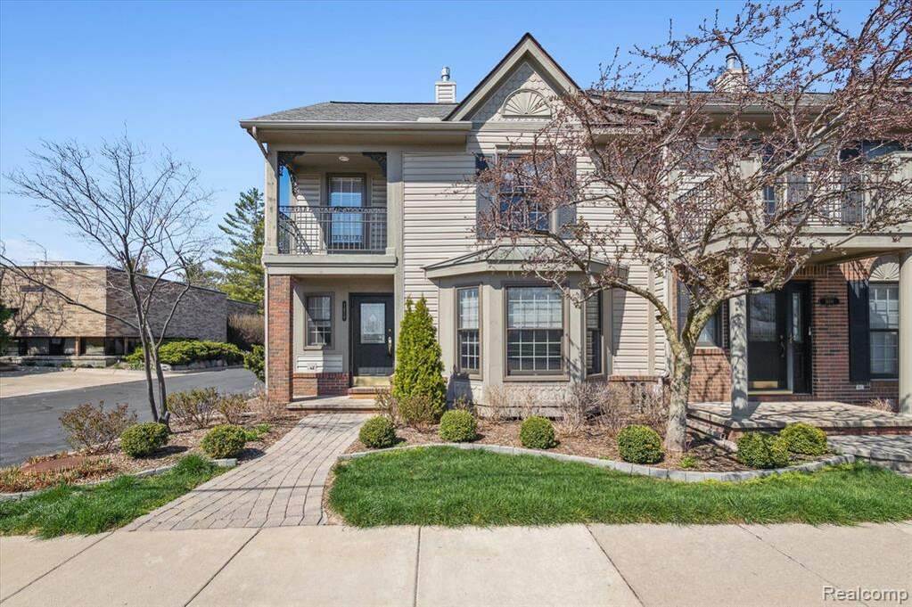 1670 Normandy Road 10, Clawson, MI 48017 MLS 20230026576 properties