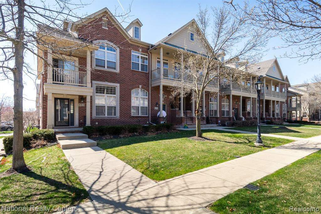 422 Old Pine Way, Walled Lake, MI 48390 MLS 20230027156 properties